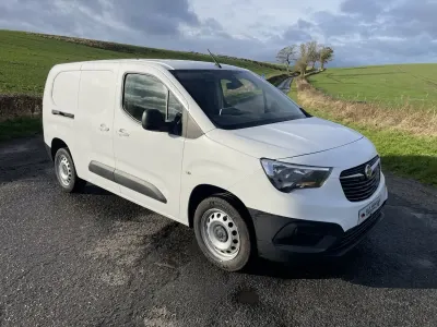 Second-hand Vauxhall Combo Edition 130 CP (95 kW) 2021 Alb Monovolum