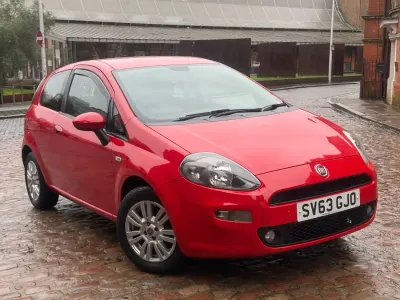 Używany Fiat Punto Easy 69 KM (50 kW) 2013 Czerwony Hatchback
