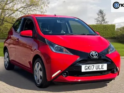 Gebraucht Toyota Aygo X-play 69 PS (50 kW) 2017 Rot Kleinwagen