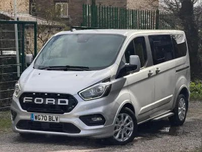 Usado Ford Tourneo Titanium 130 CV (95 kW) 2020 Plateado Monovolumen