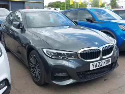Usado BMW 330e M Sport 292 HP (214 kW) 2022 Cinzento Sedan