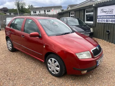Używany Skoda Fabia Comfort 75 KM (55 kW) 2002 Czerwony Hatchback