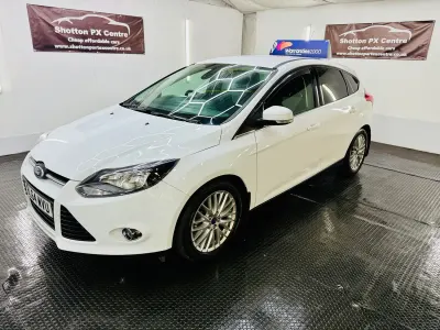 Used Ford Focus Zetec 125 HP (91 kW) 2014 White Hatchback