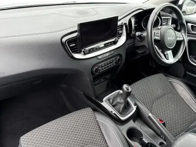Used Kia Ceed 2022 White Hatchback