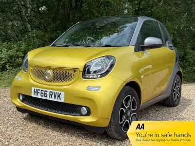 Used Smart ForTwo Coupé Premium 71 HP (52 kW) 2016 Yellow Coupe