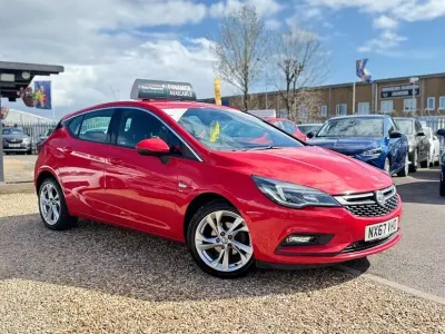 Używany Vauxhall Astra SRi 150 KM (110 kW) 2017 Czerwony Hatchback