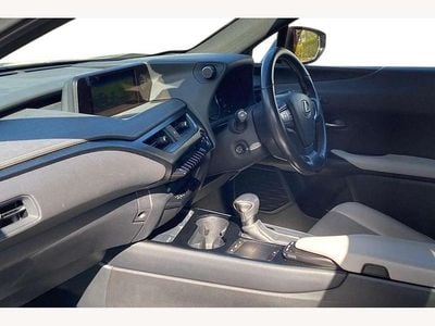 Used Lexus UX 250h 184 HP (135 kW) 2019 Silver SUV