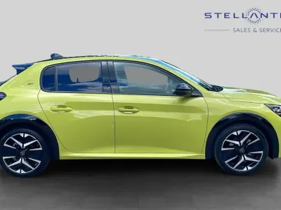 Second-hand Peugeot 208 GT 99 CP (72 kW) 2025 Galben Hatchback
