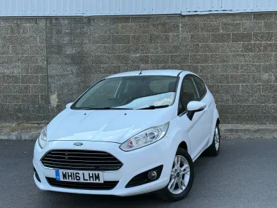 Usado Ford Fiesta Zetec 2016 Branco Citadino