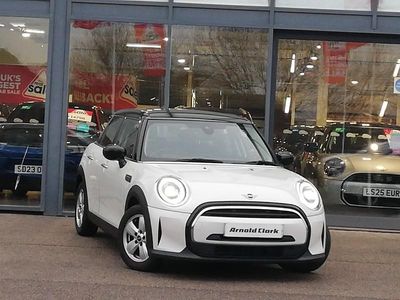 Used Mini Cooper Classic 136 HP (100 kW) 2023 White Hatchback