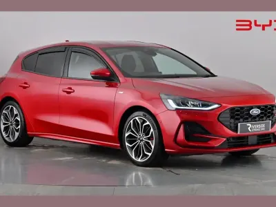 Used Ford Focus ST-Line X 155 HP (114 kW) 2023 Fantastic red Hatchback