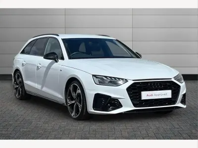 Usado Audi A4 Black Edition 150 CV (110 kW) 2023 Blanco Familiar