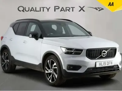 Usado Volvo XC40 R-Design Pro 190 HP (139 kW) 2019 Prateado SUV