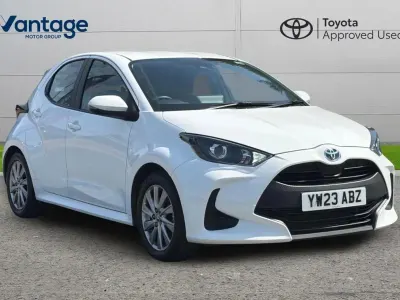 Used Toyota Yaris 113 HP (83 kW) 2023 White Hatchback