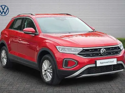 Used VW T-Roc Life 150 HP (110 kW) 2023 Red SUV