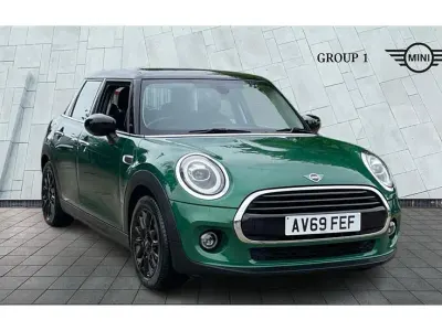 Usado Mini Cooper Classic 136 CV (100 kW) 2019 Verde Utilitario