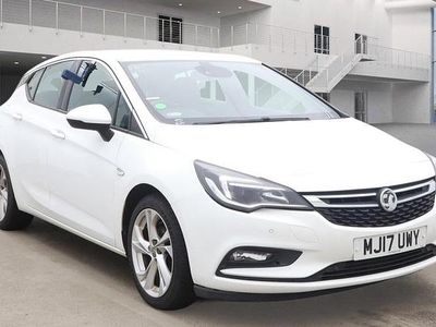 Used Vauxhall Astra SRi 110 HP (80 kW) 2017 White Hatchback