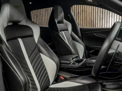 Usado Aston Martin DBX 2023 Verde SUV