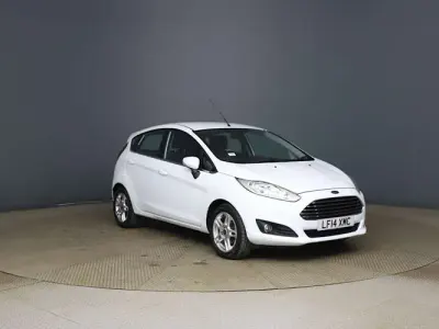 Used Ford Fiesta Zetec 105 HP (77 kW) 2014 White Hatchback