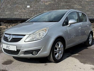Begagnad Vauxhall Corsa Design Edition 2008 Silver Halvkombi
