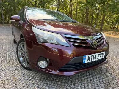 Used Toyota Avensis 150 HP (110 kW) 2014 Red Estate