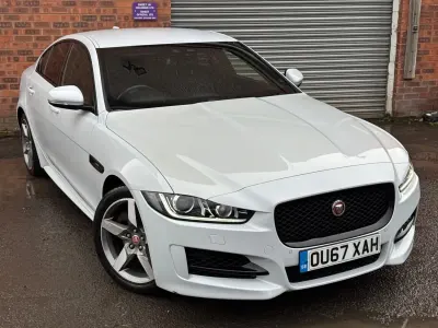 Gebraucht Jaguar XE R-Sport 240 PS (176 kW) 2017 Weiß Limousine