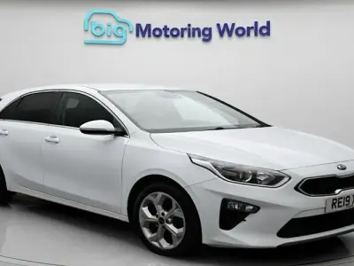 Usado Kia Ceed 116 HP (85 kW) 2019 Branco Citadino