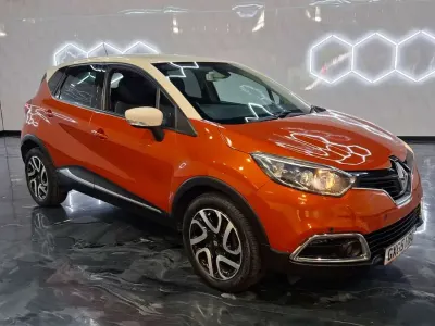 Used Renault Captur Dynamique 120 HP (88 kW) 2015 Orange/cream SUV