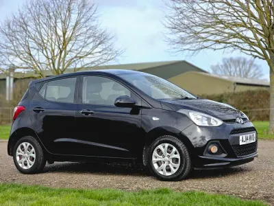 Usado Hyundai i10 SE 87 HP (63 kW) 2014 Preto Citadino