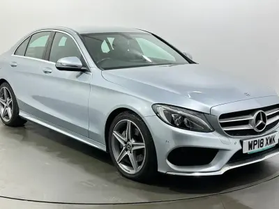 Usado Mercedes C220 AMG line 170 CV (125 kW) 2018 Plateado Berlina