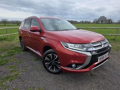 Used Mitsubishi Outlander P-HEV 199 HP (146 kW) 2016 Red Estate