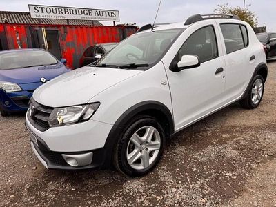 Used Dacia Sandero Lauréate 90 HP (66 kW) 2015 White Hatchback