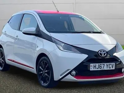 Used Toyota Aygo x-press 69 HP (50 kW) 2017 White Hatchback