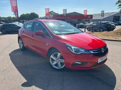 Used Vauxhall Astra Elite 150 HP (110 kW) 2016 Red Hatchback