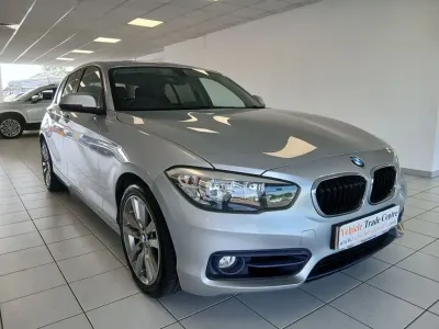 Używany BMW 118 Sport Line 136 KM (100 kW) 2018 Srebrny Hatchback