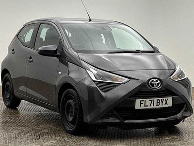 Begagnad Toyota Aygo X-play 2021 Grå Halvkombi