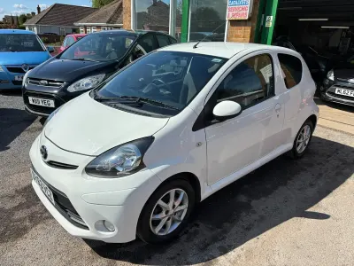 Used Toyota Aygo 68 HP (50 kW) 2013 White Hatchback