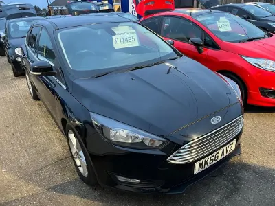 Usado Ford Focus Zetec 125 CV (91 kW) 2016 Negro Utilitario