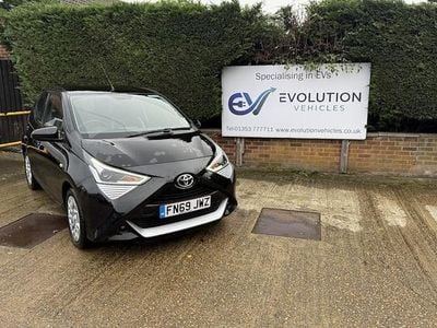 Usado Toyota Aygo X-play 72 HP (52 kW) 2019 Preto Citadino