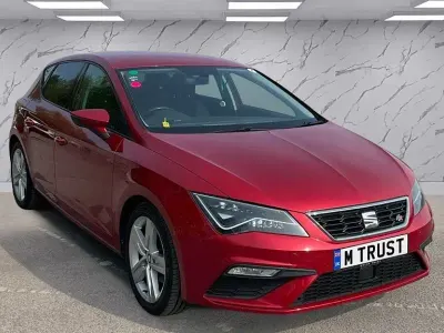 Begagnad Seat Leon FR 130 HK (95 kW) 2019 Röd Halvkombi