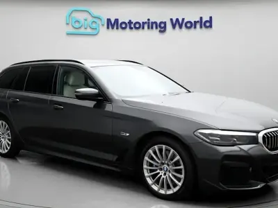 Begagnad BMW 530e M Sport 292 HK (214 kW) 2023 Grå Kombi