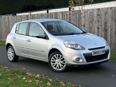 Silver Used 2009 Renault Clio II Dynamique Hatchback | £3,490 (A bit pricey)