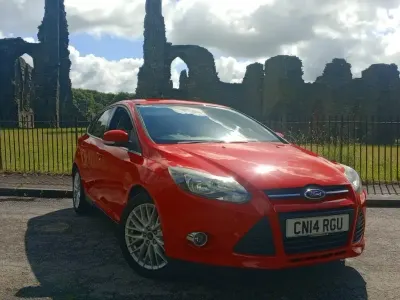 Used Ford Focus Zetec 115 HP (84 kW) 2014 Red Hatchback