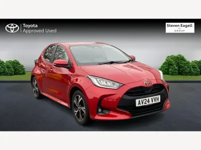 Używany Toyota Yaris Hybrid Design 2024 Czerwony Hatchback