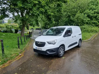 Usado Vauxhall Combo Edition 100 HP (73 kW) 2019 Branco Monovolume