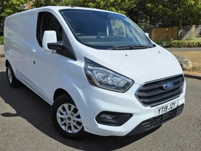 Used Ford Transit Custom Limited 130 HP (95 kW) 2019 White Van