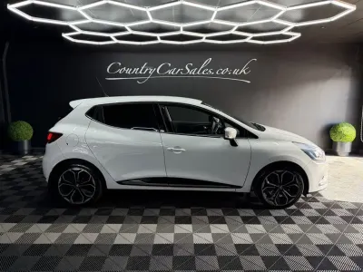 Used Renault Clio IV Iconic 90 HP (66 kW) 2019 White Hatchback