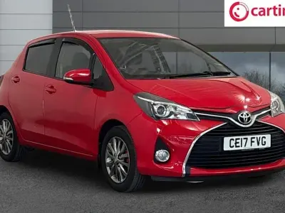 Used Toyota Yaris 99 HP (72 kW) 2016 Red Hatchback