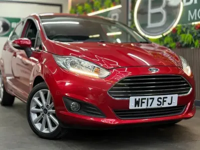 Used Ford Fiesta Titanium 125 HP (91 kW) 2017 Red Hatchback