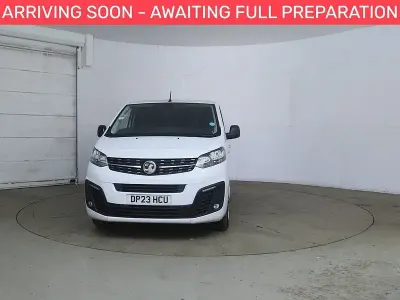 Second-hand Vauxhall Vivaro 100 CP (73 kW) 2023 Alb Monovolum
